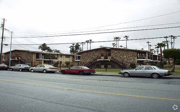 Photo - Valley Palms Apartments