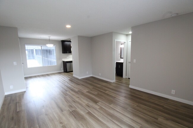 Building Photo - Oxnard Terrace Rental
