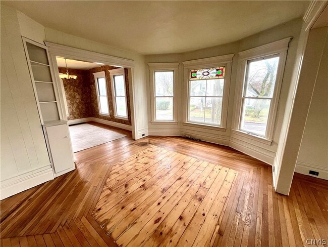 Photo - 173 E Genesee St