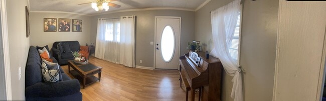 Photo - 402 Scott St