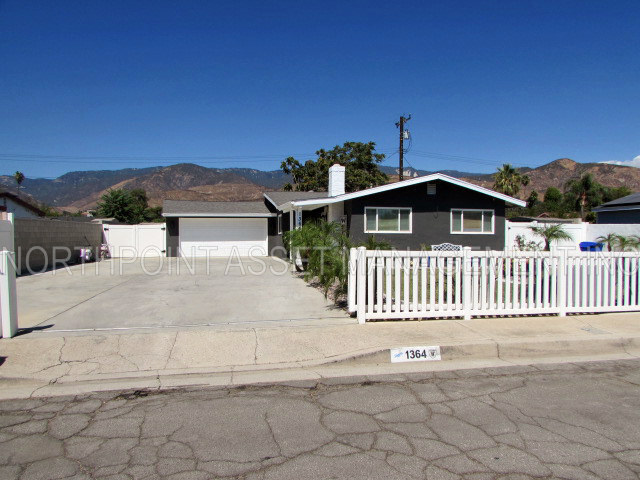 Building Photo - Bright and contemporary 3 bedroom, 2 bath ... Rental