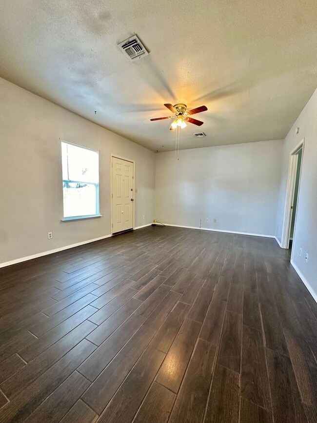 Photo - COMING SOON - Spacious 1-Bedroom Detached Apartment! *ALL UTILITIES INCLUDED*