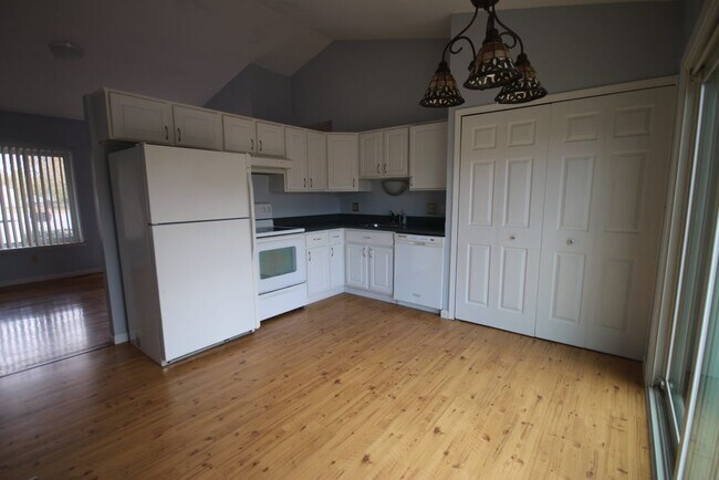 Photo - 2063 Champagne Dr