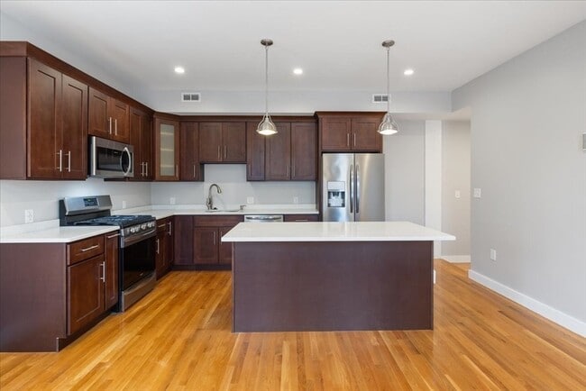 Photo - 151 Clark St