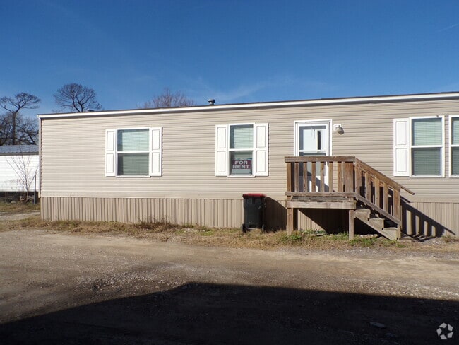 Building Photo - 16023 Red Oak Rental