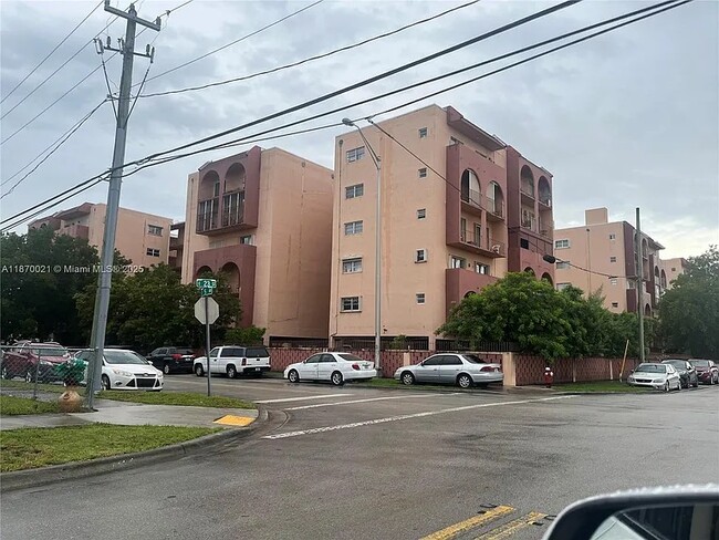 Photo - 460 E 23rd St Unit 513