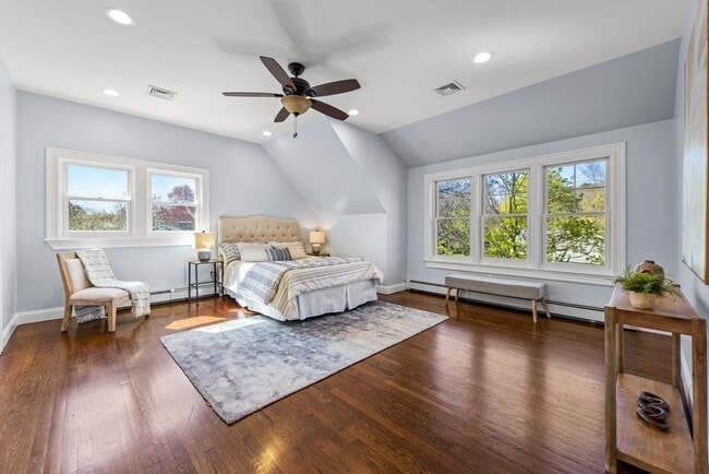 Photo - 255 Worthen Rd E