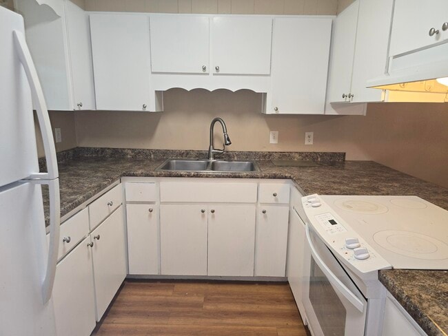 Photo - 17 7th St