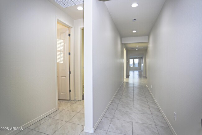 Photo - 976 W Finch Dr