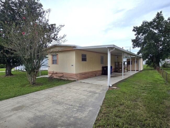 Building Photo - 2004 Palm St