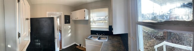 45 Lakeside Dr
