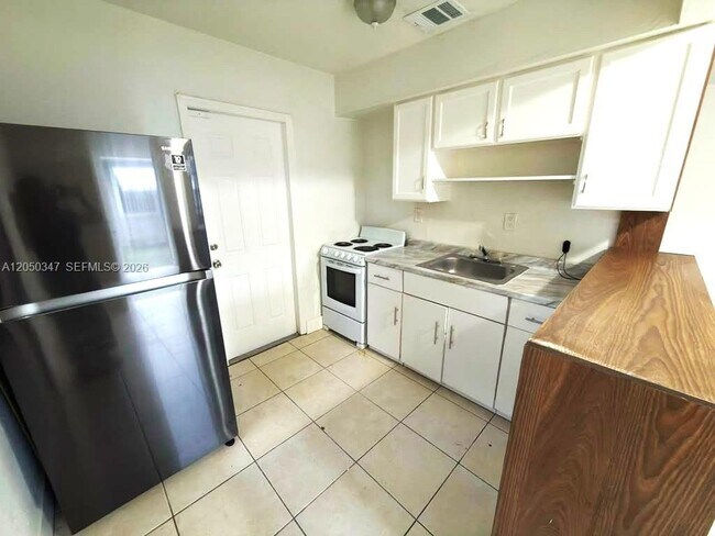 Photo - 800 NW 56th St Unit 3
