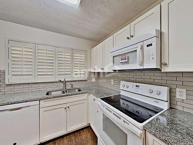 Photo - 7320 Middlebrook Cir