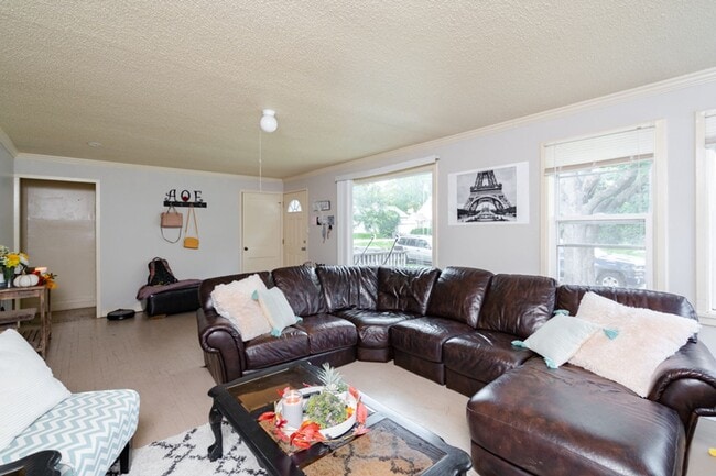 Photo - 1915 Olive St