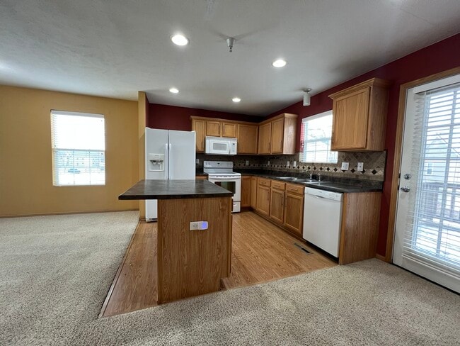 Photo - 5924 N 167th Plaza