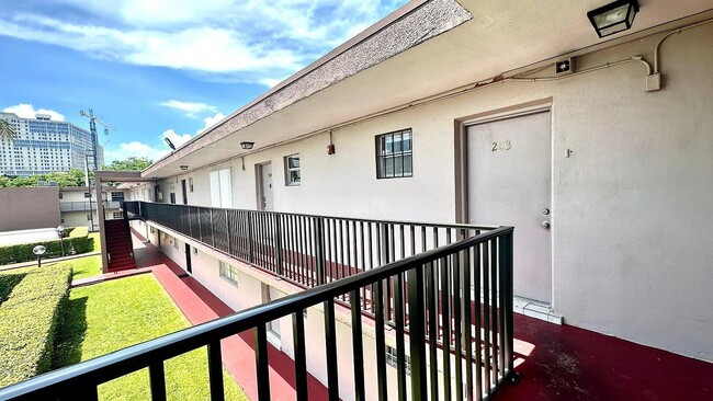 Photo - 10740 SW 3rd St Apartamento