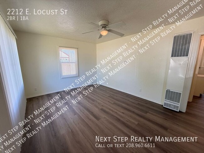 Photo - 2212 Locust St