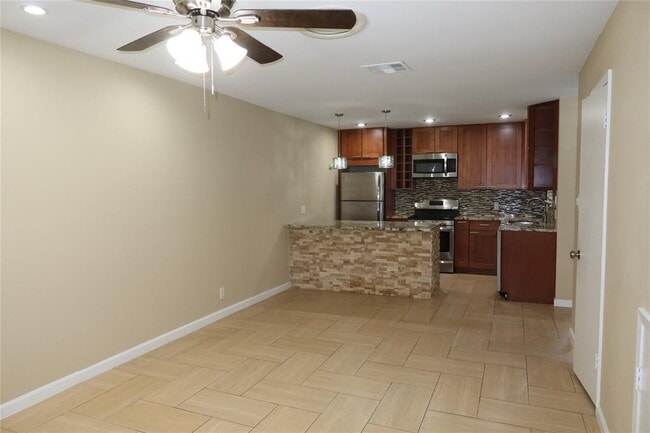 Photo - 3000 S 1st St