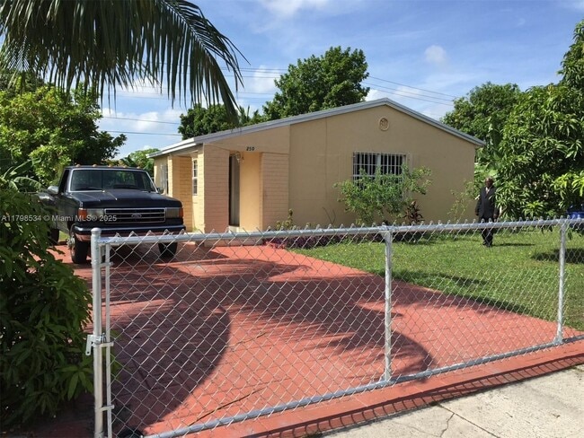 Building Photo - 250 NW 188th St Rental