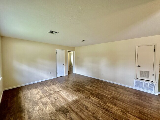 Photo - 1202 SE E St