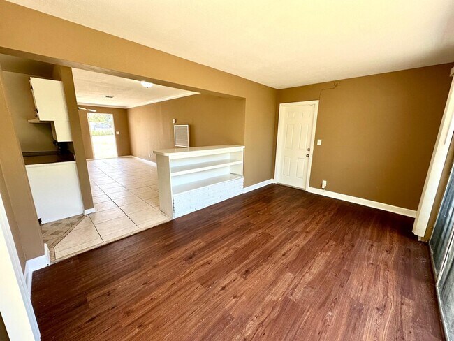 Photo - 861 W Ilex Dr