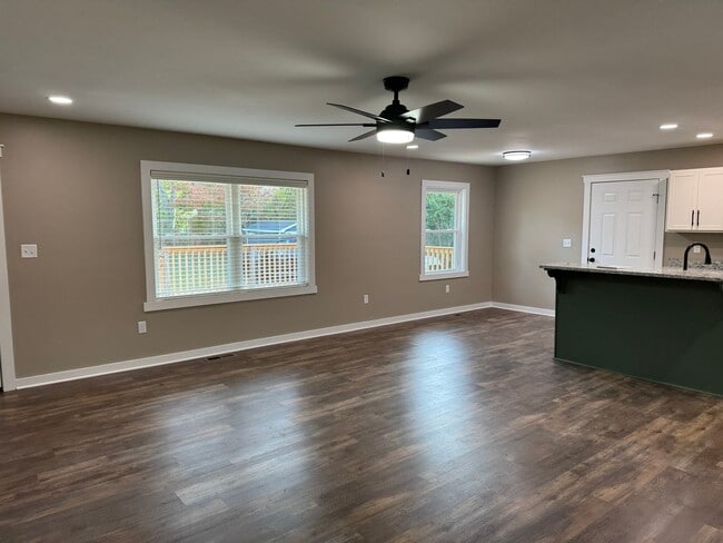 Photo - 516 Claremoor Ave