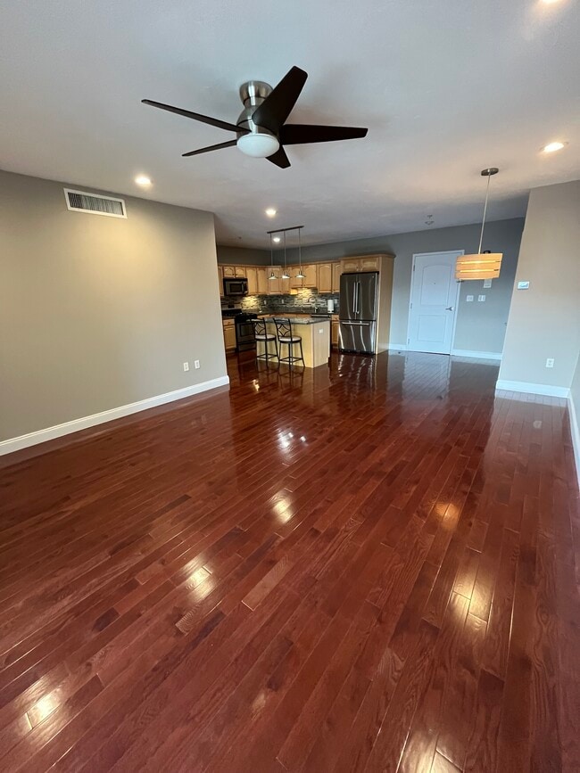 Photo - 270 N Main St Unidad 404