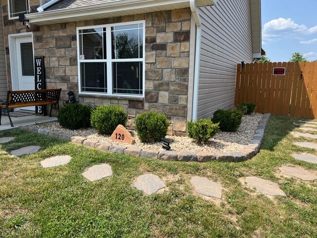 Photo - 120 Jared St