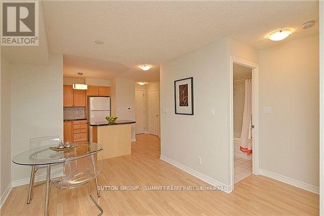 Photo - 3880 Duke of York Blvd Unité 2104