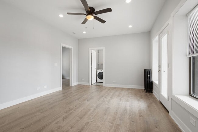 6917 N Lakewood Ave Unit 2