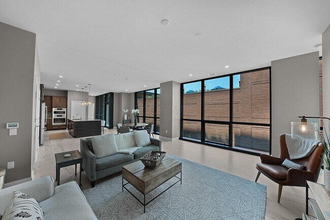 Photo - 250 W Spring St Unit 413