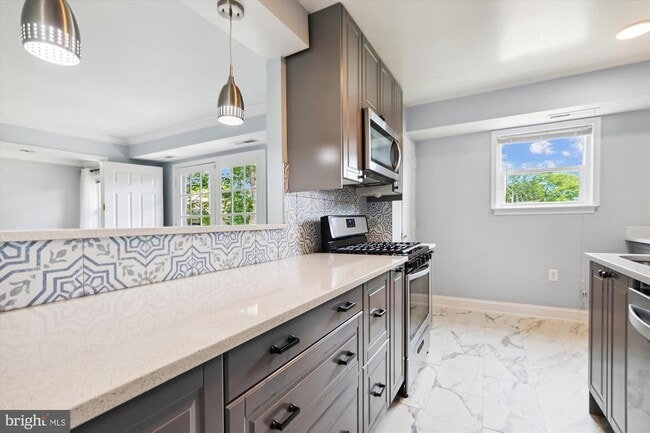 Photo - 5909 Quantrell Ave Unidad 203