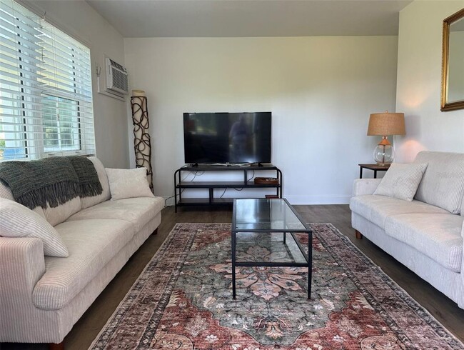 Photo - 487 1st St S Unidad 105