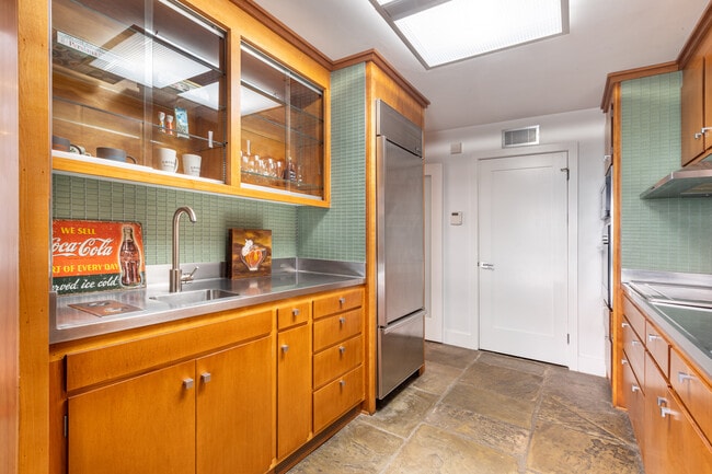 Photo - 111 W Charlton St