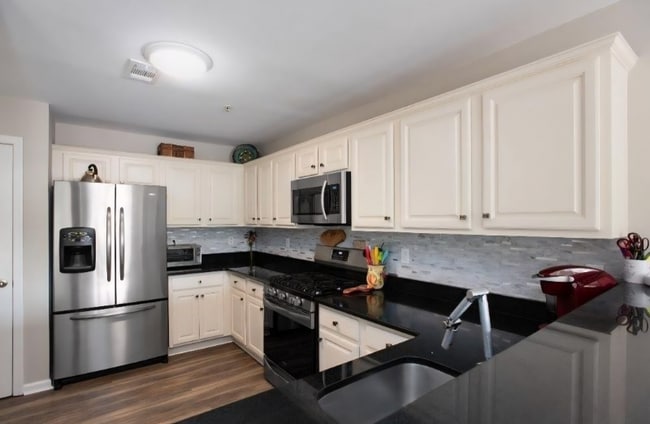 Photo - 1092 Shadowlawn Dr