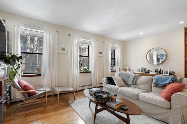 Photo - 19 Milford St Unit 1