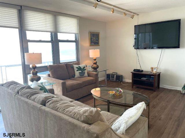 Photo - 4800 Boardwalk Unit 1806