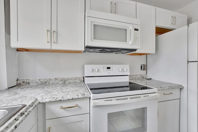 Photo - 2350 NE 14th Street Causeway Unit 611