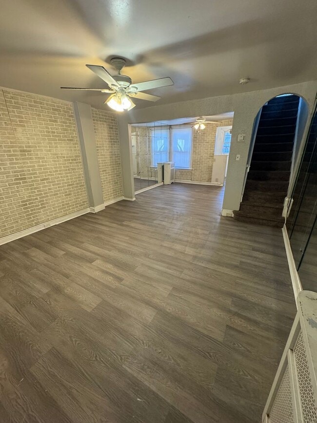 Photo - 1142 E Woodlawn St