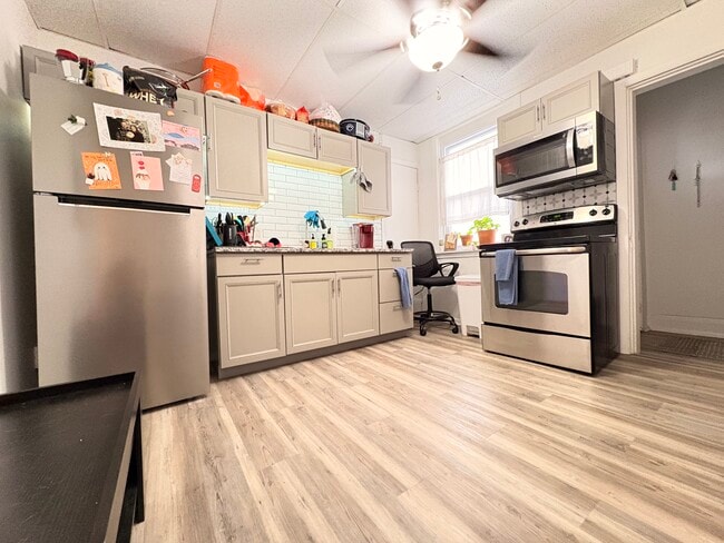 Building Photo - 5807 Hobart St Unit 5809 Hobart Apartment 4R