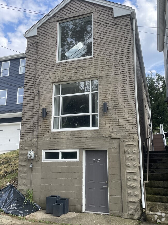 Building Photo - 227 Wilbert St Rental