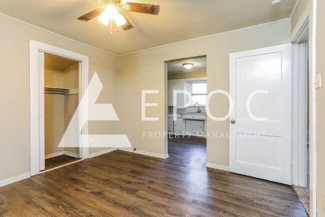 Photo - 915 N 28th St