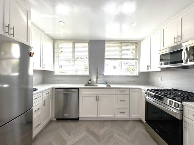 Photo - EPIC REA: Bright 1bd/1ba Condo with Washer/Dryer in unit and Parking!