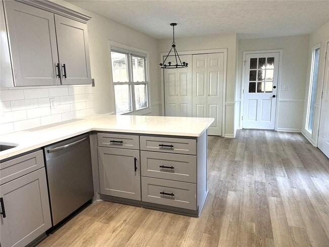 Photo - 2305 Eastgate Dr SW