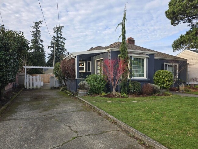 Photo - 4 Bedroom, 2 Bathroom House!