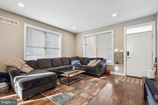 Photo - 1946 Titan St