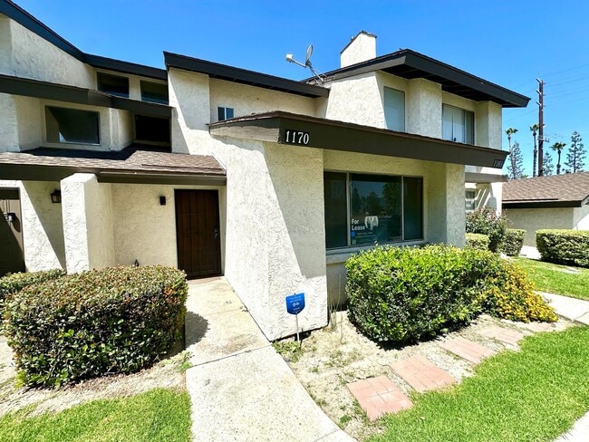 Building Photo - Townhouse near Loma Linda University