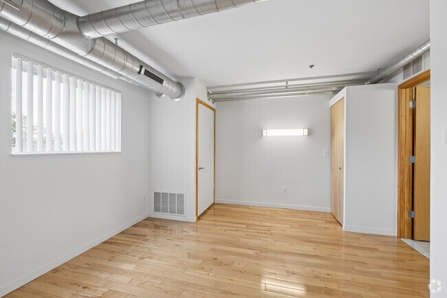 1BR, 1BA - 535SF - Bedroom