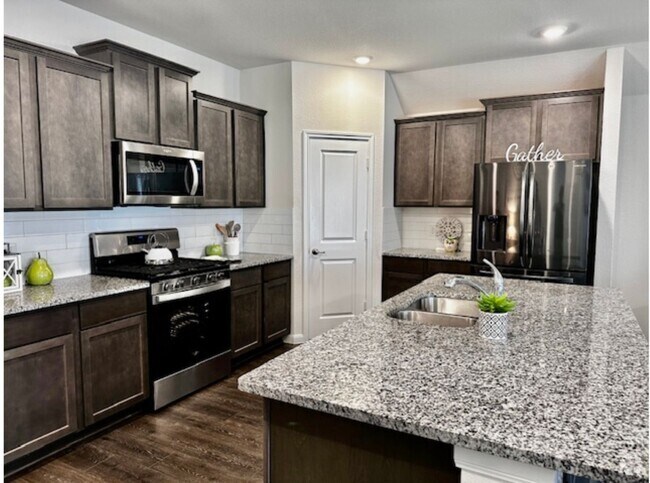Building Photo - Like New 1 story 4 bedroom home just off D...