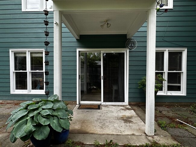 Front door to apartment - 108 Lisa Dr Apartamentos
